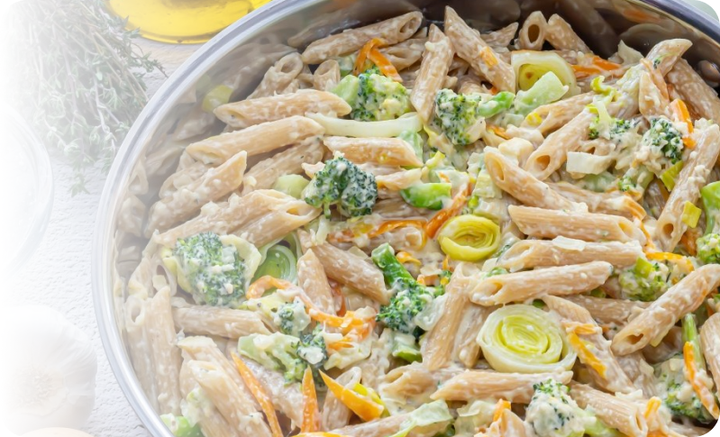 Fideos con salsa de verduras y sangrecitas